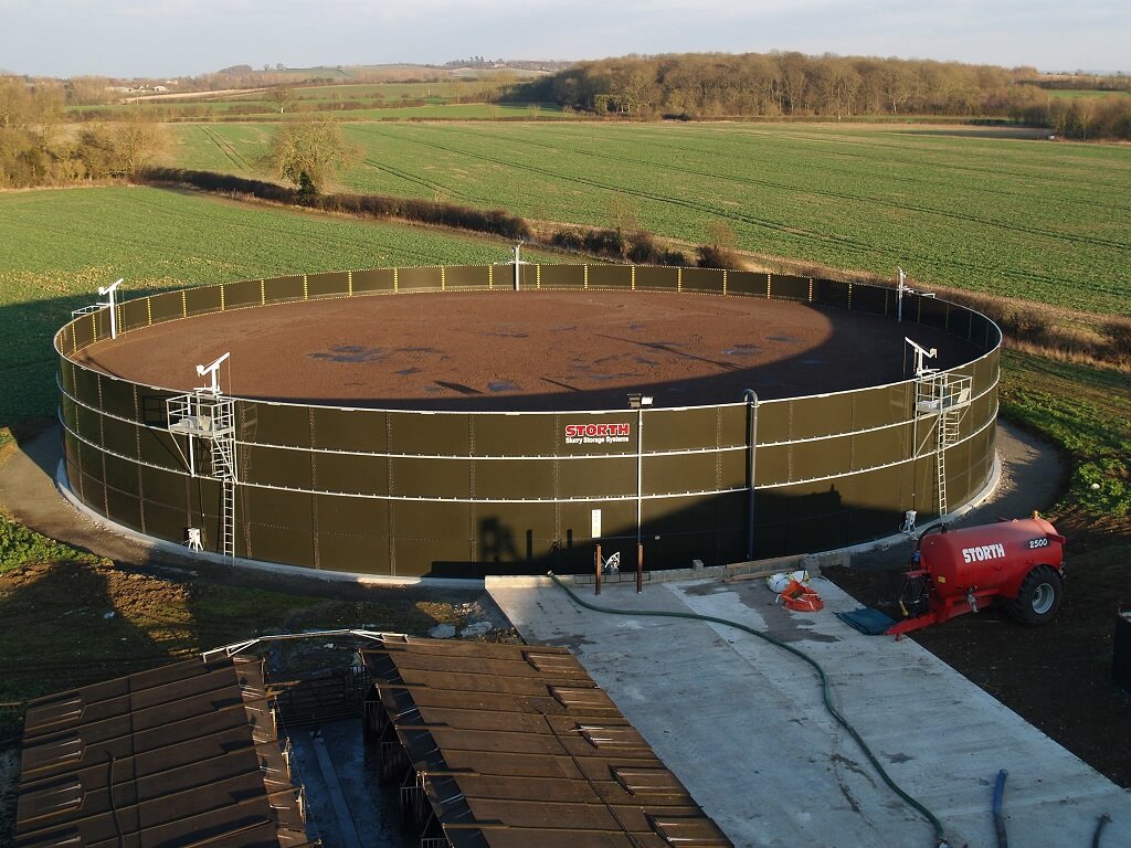 Slurry storage tank